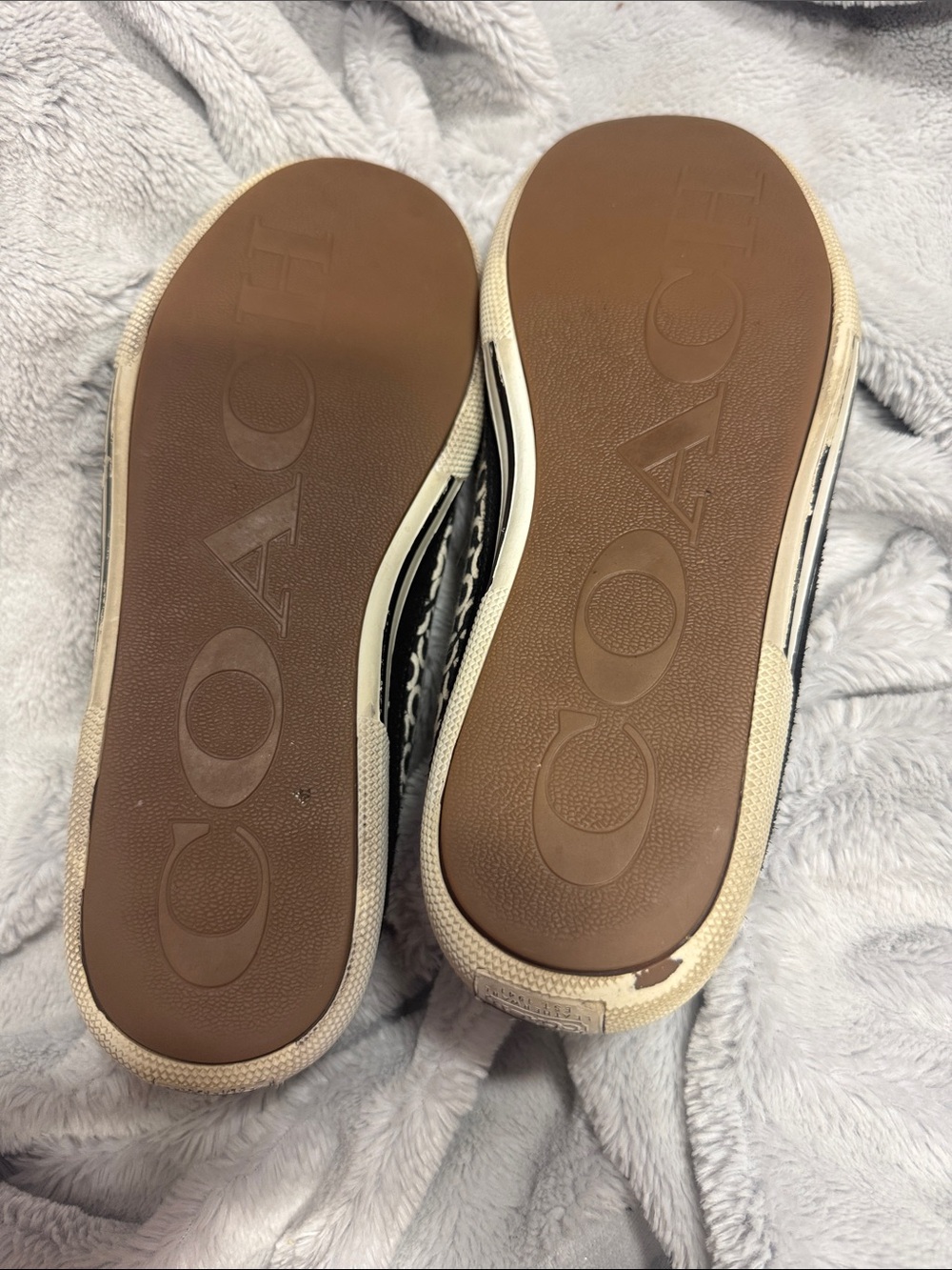 Coach Edith Black & White Signature Circle Print Women's 9.5 Sneakers - Picture 2 of 5